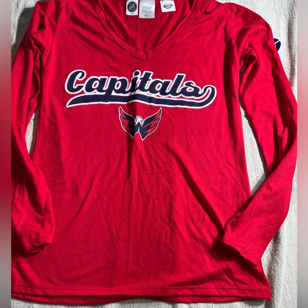 New Capitals V-neck long sleeve t-shirt. Size‎ S. NWT.